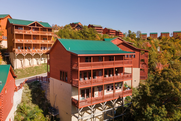 Exterior & Views 2, Ranger by Avantstay Huge Smokies Cabin w/ Pool, Sevier