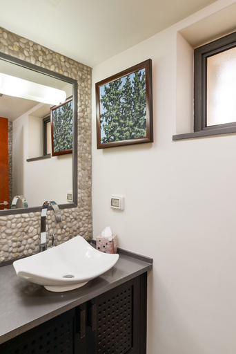 Bathroom 3, Luxury Duplex with Rooftop by FeelHome