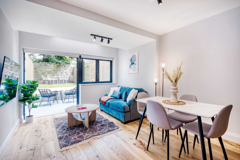Others 4, Coleherne Road Residence II, London