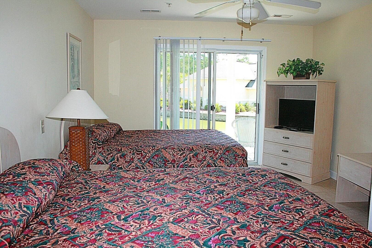 Room 3, Villa 2402 With Golf Course Onsite for Expansive Golf Experience by Redawning, Brunswick