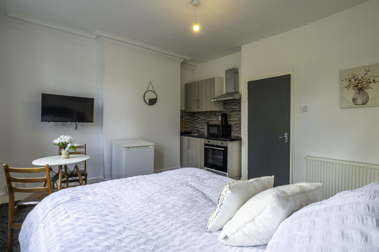 Bedroom 5, Charming 1-bed Studio9 in Coventry, Coventry
