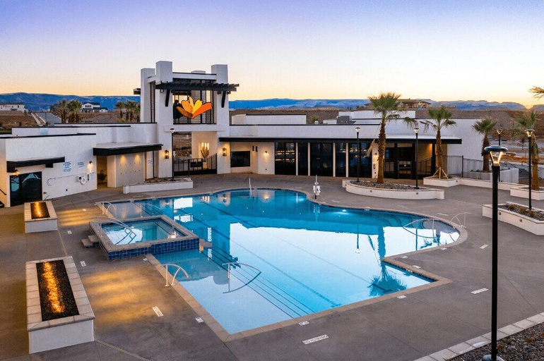 Sport & Beauty 5, Desert Color's Sunshine and Sage by RedAwning, Washington