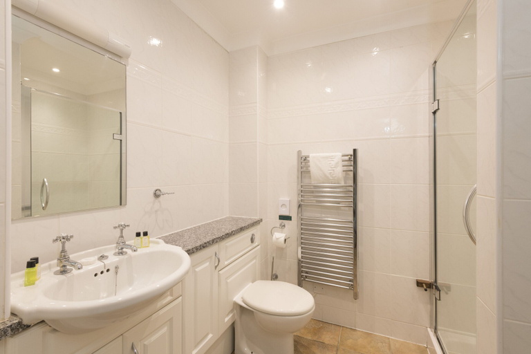 Bathroom 4, Porth Veor Villas & Apartments, Cornwall