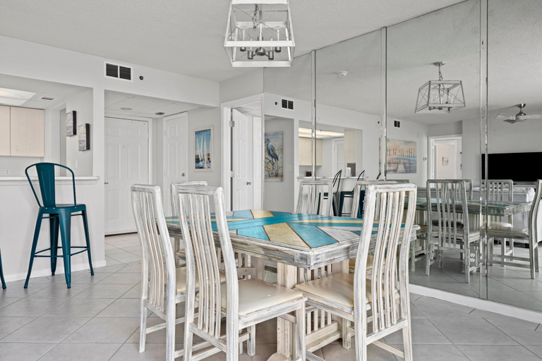 Food & Drinks, Long Beach by Book That Condo, Bay