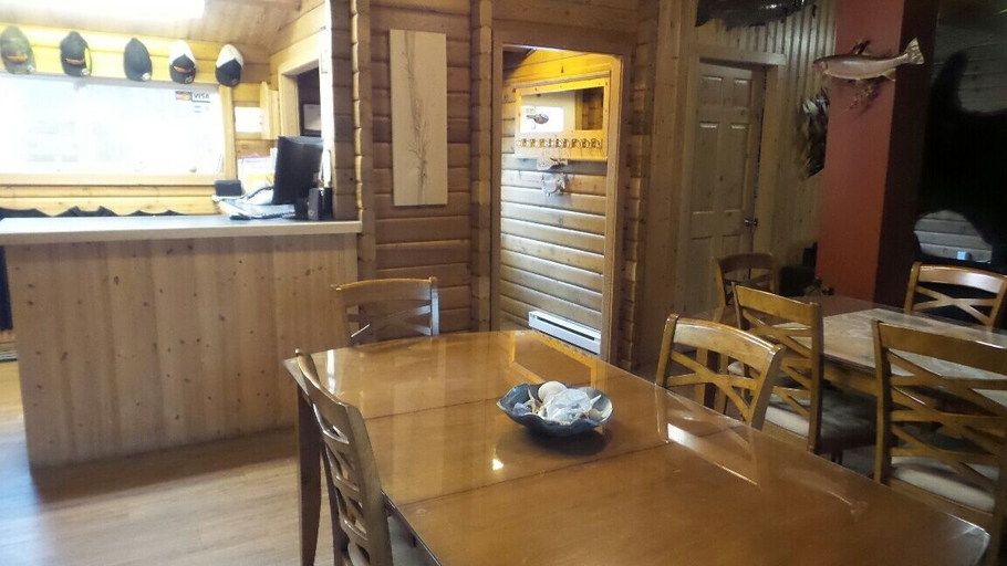 Others 5, Kitimat Lodge, Kitimat-Stikine
