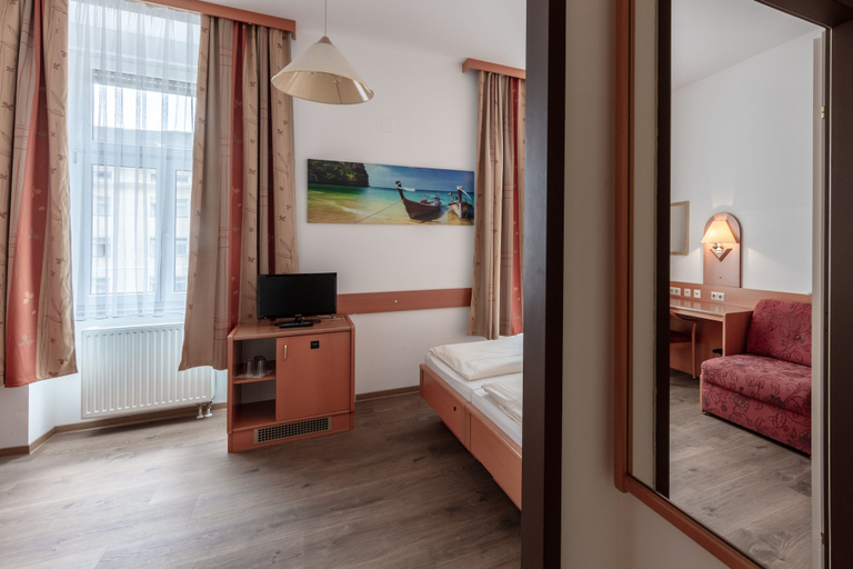 Bedroom 4, Hotel Admiral, Wien
