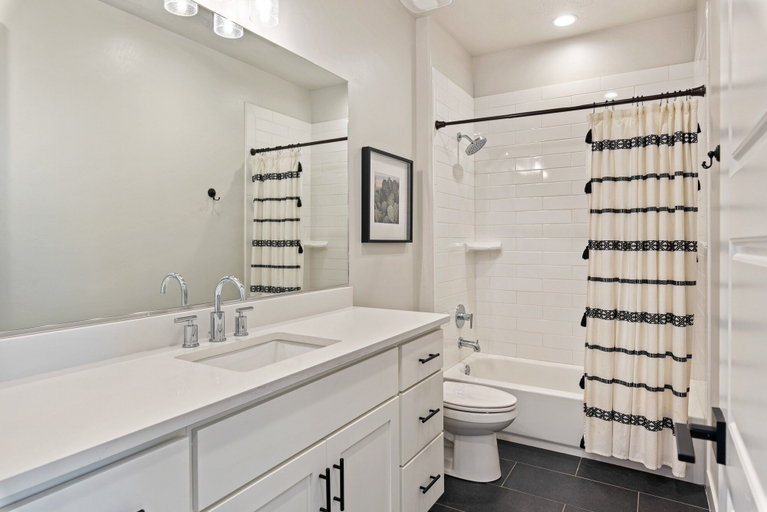 Bathroom 4, Desert Escape by RedAwning, Washington