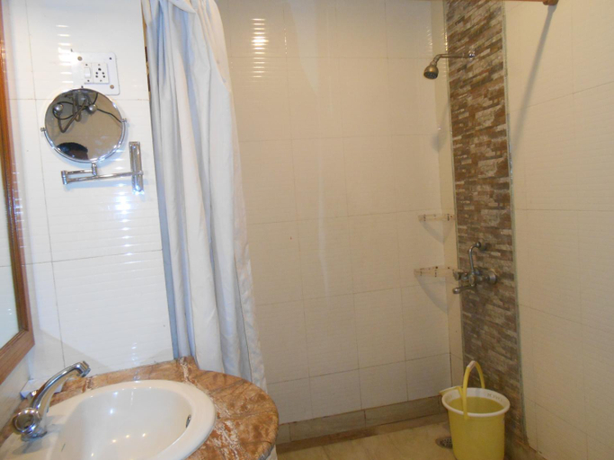 Bathroom 4, Hotel Kamal ( Nearest to Taj Mahal ), Agra