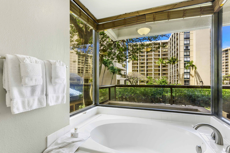 Bathroom 5, Sands of Kahana, Maui