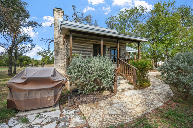 Property grounds 3, Chula Vista 1 Bedroom Cabin by RedAwning, Gillespie