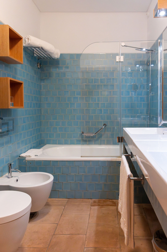 Bathroom 14