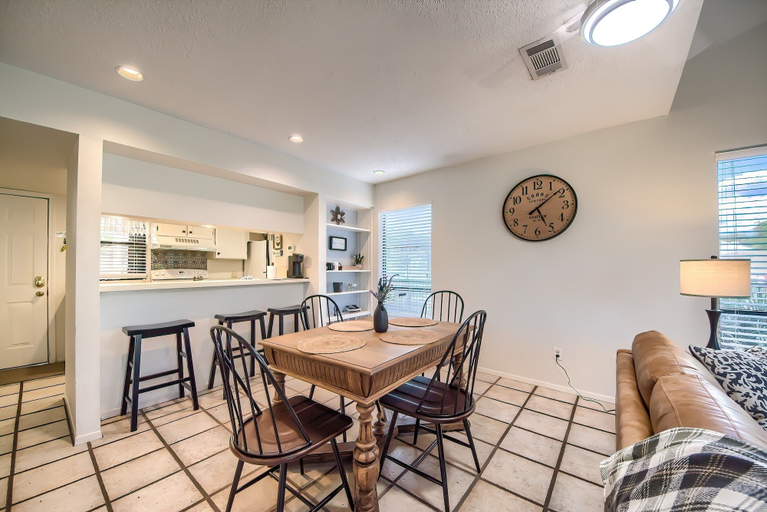 Dining 5, Big Tree View Tbm 112 2 Bedroom Condo by RedAwning, Comal