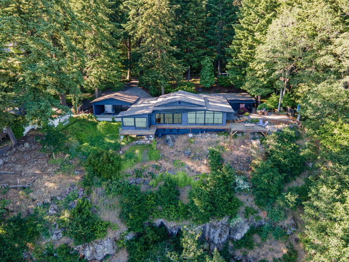 Exterior 2, Eye On The Gorge 2 Bedroom Home by RedAwning, Klickitat