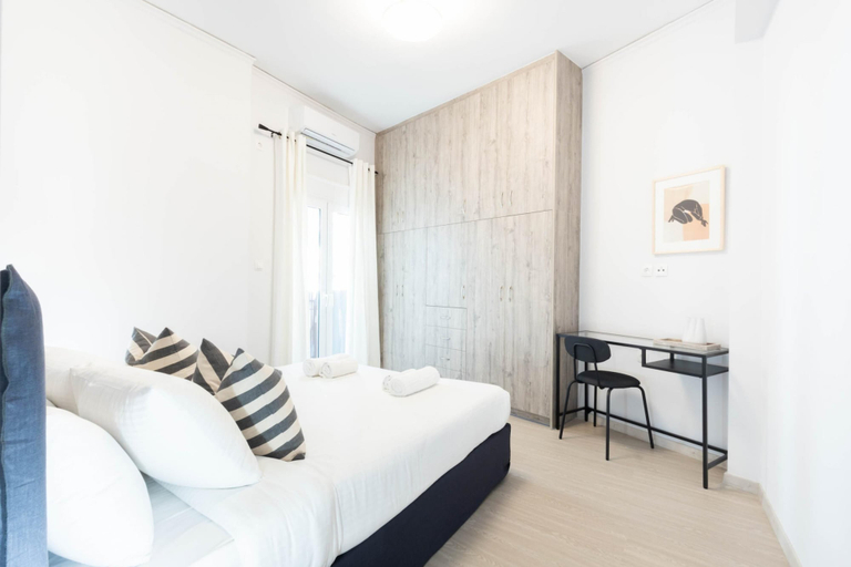 Room 2, Sunlit Serenity Cozy 1bdrm Escape in Athens, Attica