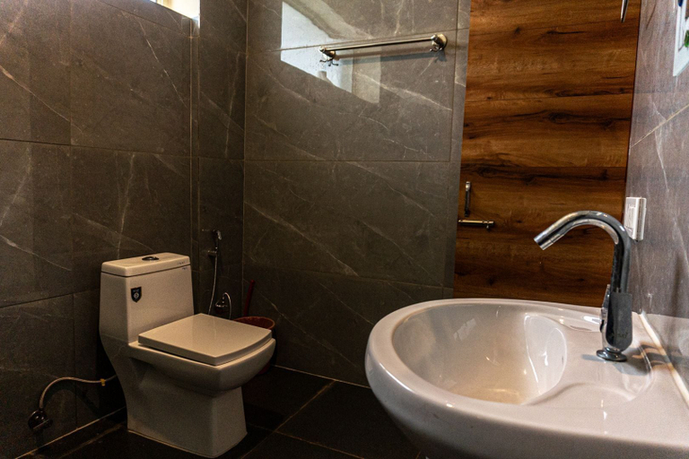 Bathroom 3, Winter Stone , Kangra