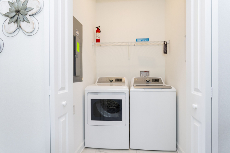 Laundry 2, Gorgeous 5 Bd w/ Pool Close to Disney @ Champions Gate 948, Osceola