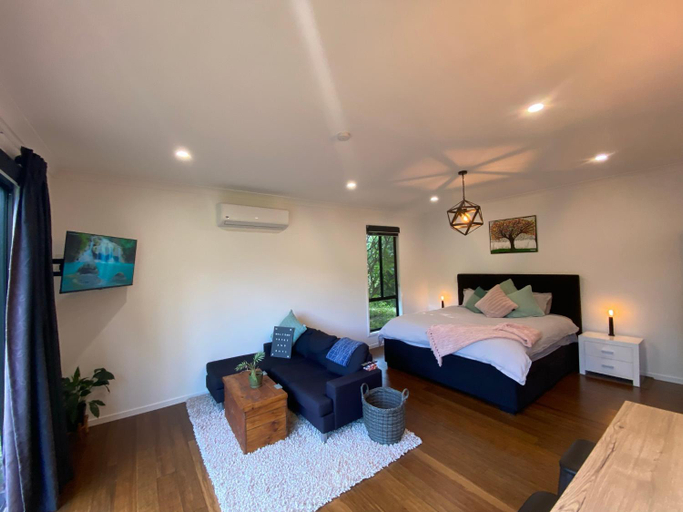 Others 5, Kosmo’s Studio: City Style in a Retreat Setting!, Tamborine Mountain