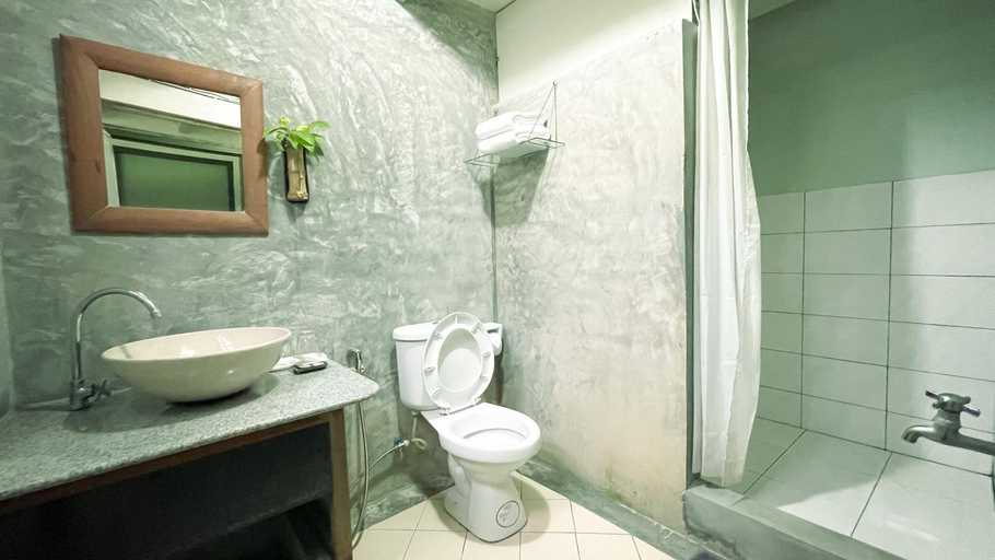 Bathroom 5, Rimsira, Pathiu