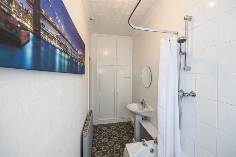 Others 4, Cosy Two bedroom Terrace Blackburn, Blackburn with Darwen