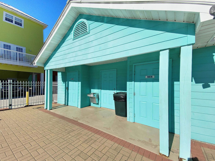 Exterior & Views 2, Summertowne 1 2 Bedroom Home by RedAwning, Bay