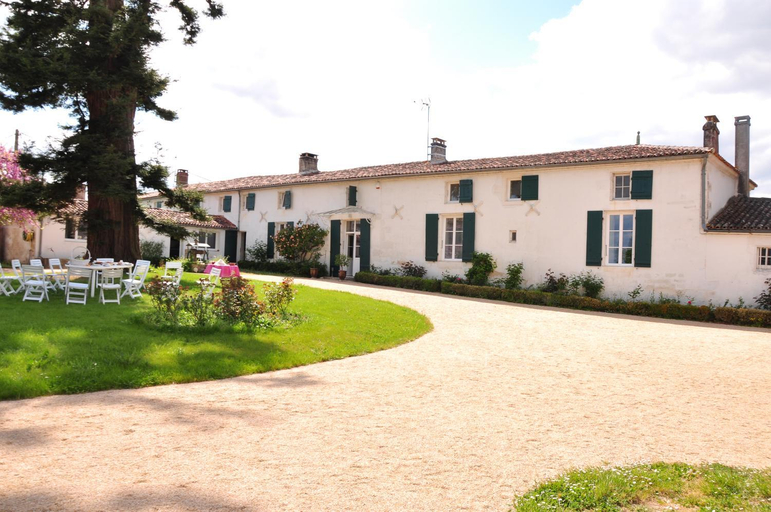 Others 5, le Logis du Plessis, Charente-Maritime