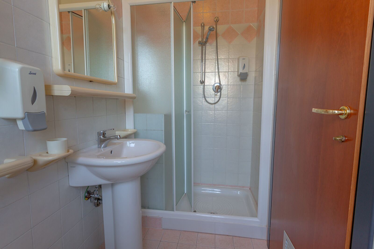 Bathroom 3, HOTEL ROMA, Teramo