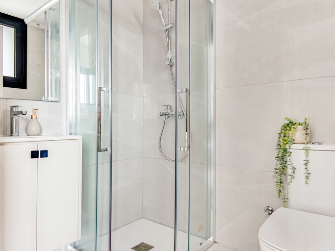 Bathroom 5, Sanders Premier - Nice 2 bdr apt With Balcony