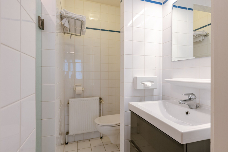 Bathroom 4, Malleberg, West-Vlaanderen