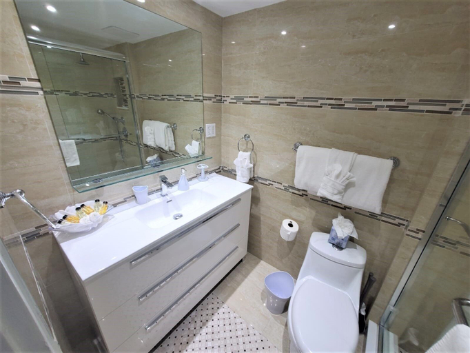 Bathroom 4, Alexander 1620 3 Bedroom Apts by RedAwning, Miami-Dade