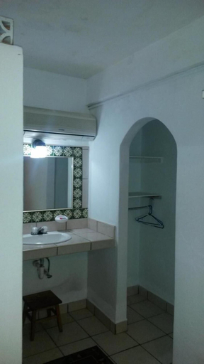 Others 4, Las Palmas Hotel