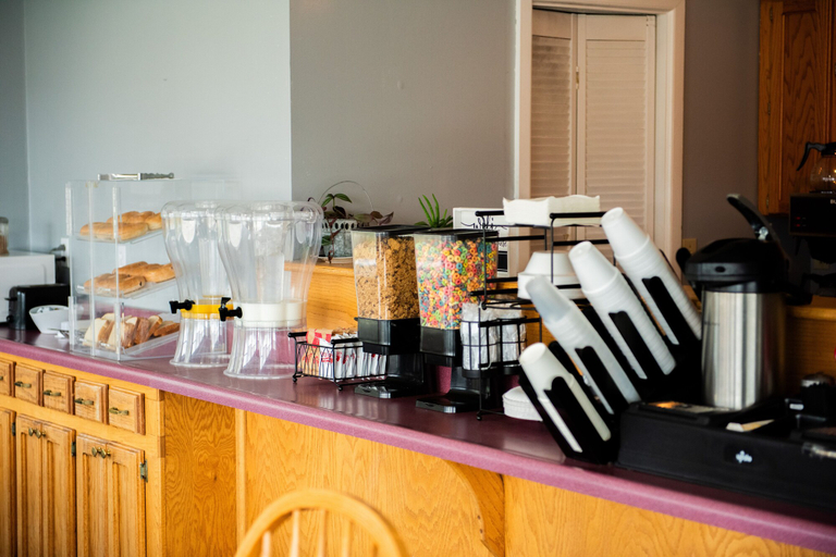 Food & Drinks 5, Cottonwood Inn, Fulton