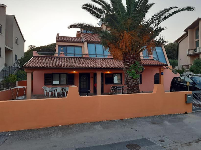 Others 4, APARTMANI DELAS, Medulin
