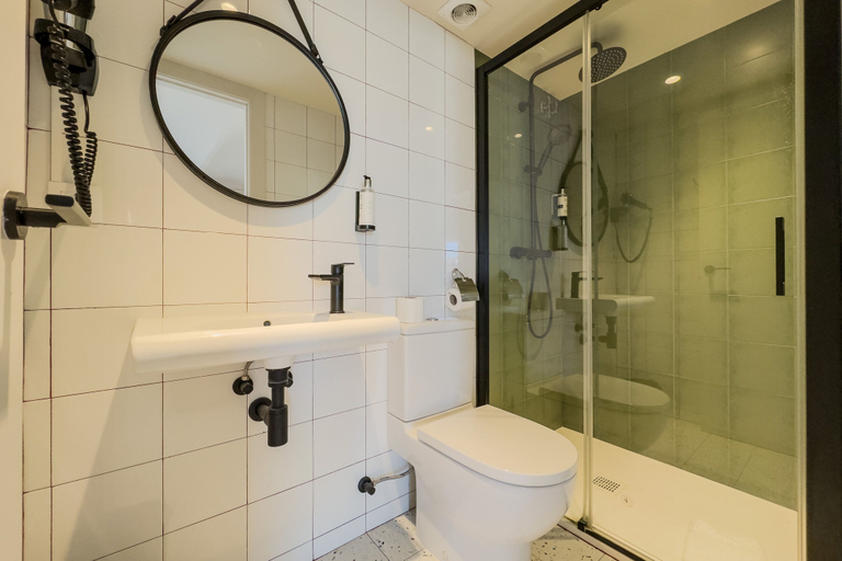 Bathroom 4, Smartr Barcelona Ramblas, Barcelona