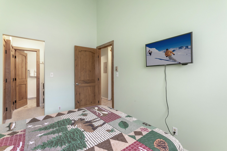 Room 2, C305 W Beaver Creek Blvd 2 Bedroom Condo by RedAwning, Eagle
