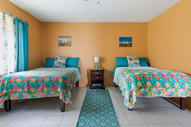 Bedroom 3, YanceyLargo- 4BR Villa Jacuzzi & Mountain Views by RedAwning