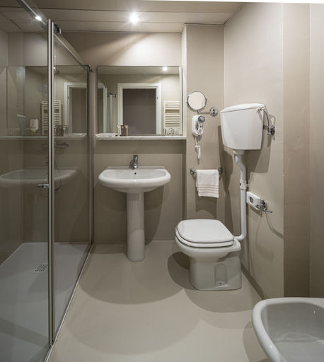 Bathroom 5, Hotel Nettuno, Verona