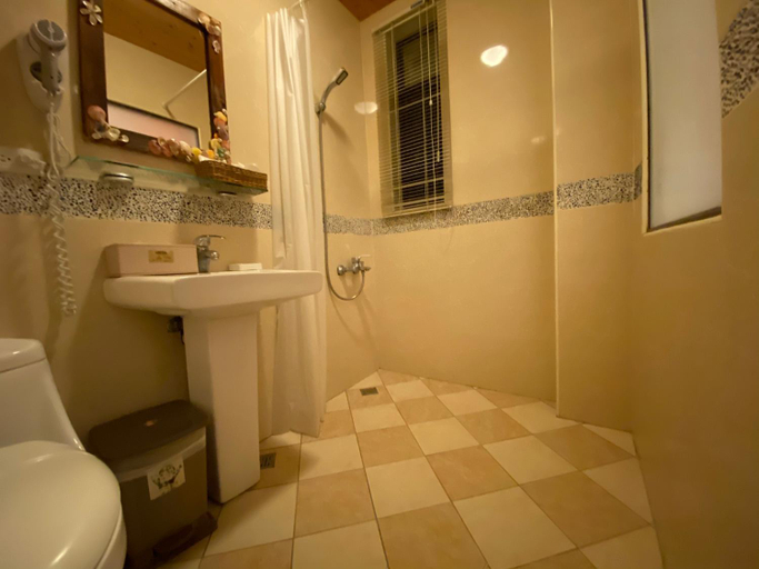 Bathroom 3, Good News B & B, Pingtung