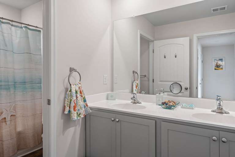 Bathroom 4, Beach Club - Kitts, Sussex