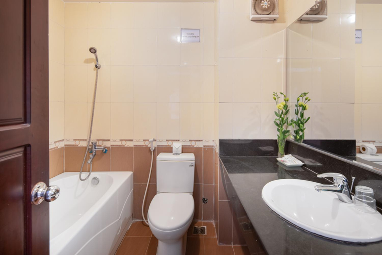 Bathroom 16