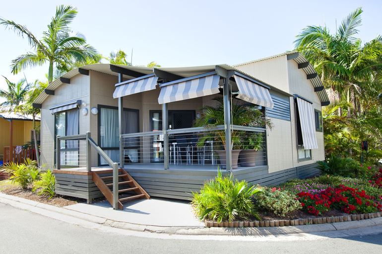 Exterior 8