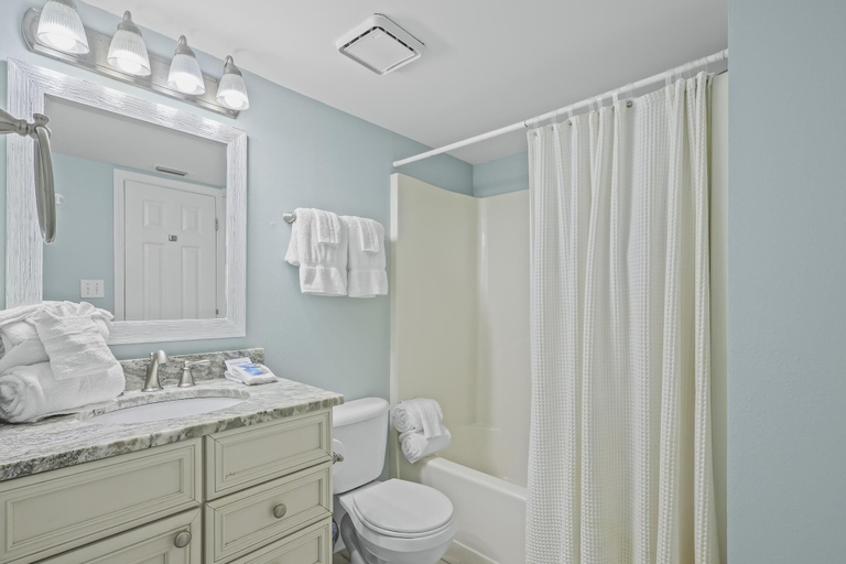 Bathroom, Clearwater Unit 7C, Baldwin