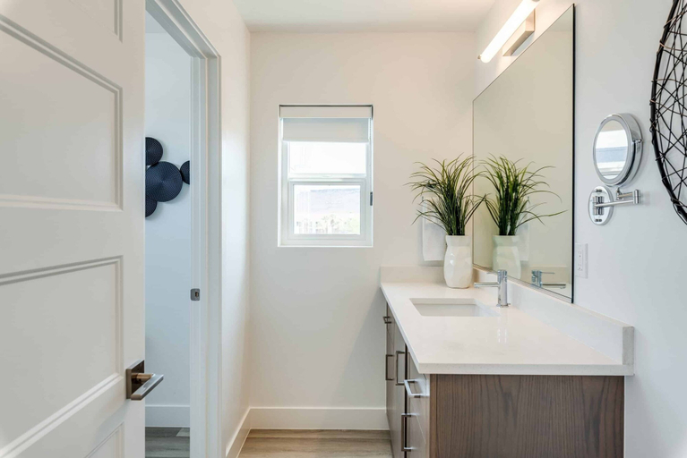 Bathroom 4, St George Retreat #15 by RedAwning, Washington