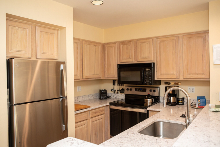 Private kitchen 3, 1538 Lakeshore 1 Bedroom Condo by RedAwning, Summit