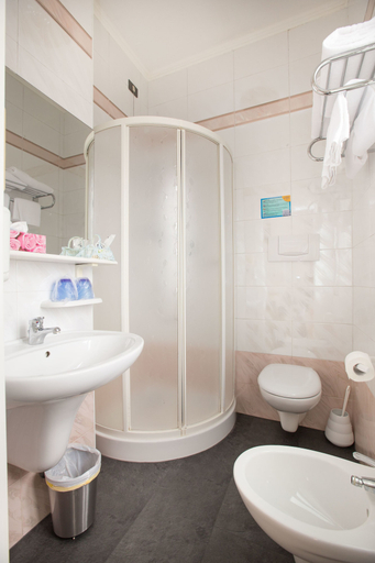 Bathroom 3, Hotel Metropol, Venezia