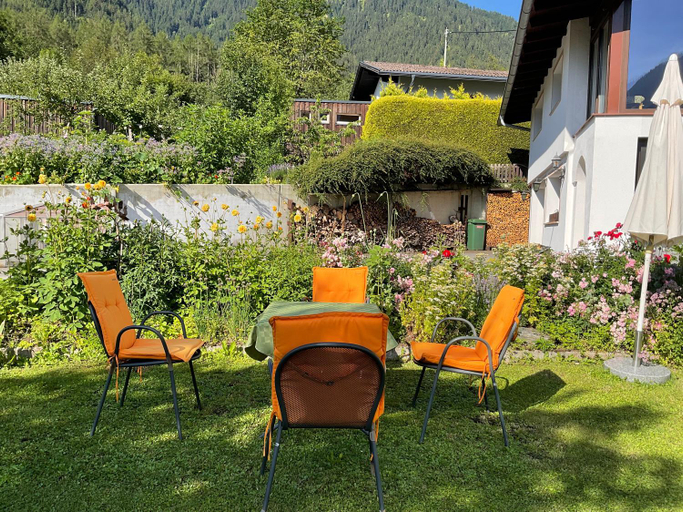 Others 3, Double room with a kitchenette and private bathroom in a beautiful surrounding, Imst
