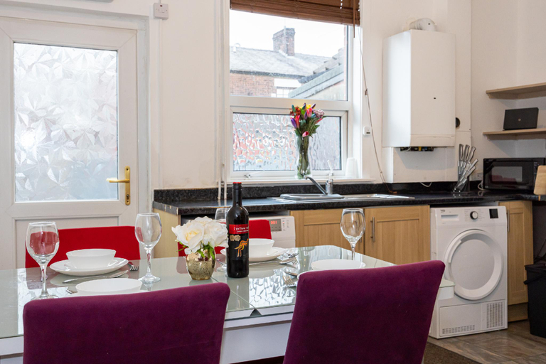 Others 5, Cosy Two bedroom Terrace Blackburn, Blackburn with Darwen
