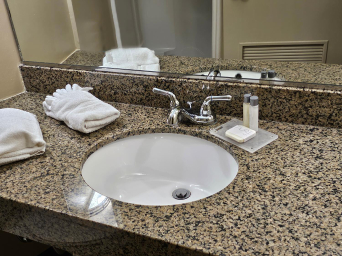 Bathroom, The Landmark Hotel, Pike