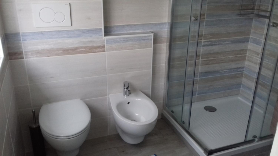 Bathroom 3, da Rosemarie, Trento