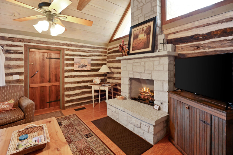 Living area 5, Chula Vista 1 Bedroom Cabin by RedAwning, Gillespie
