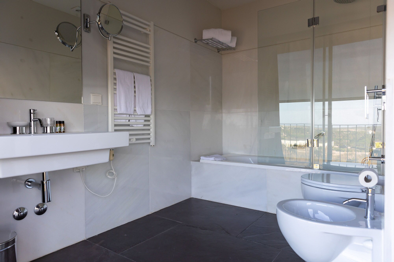 Bathroom 15